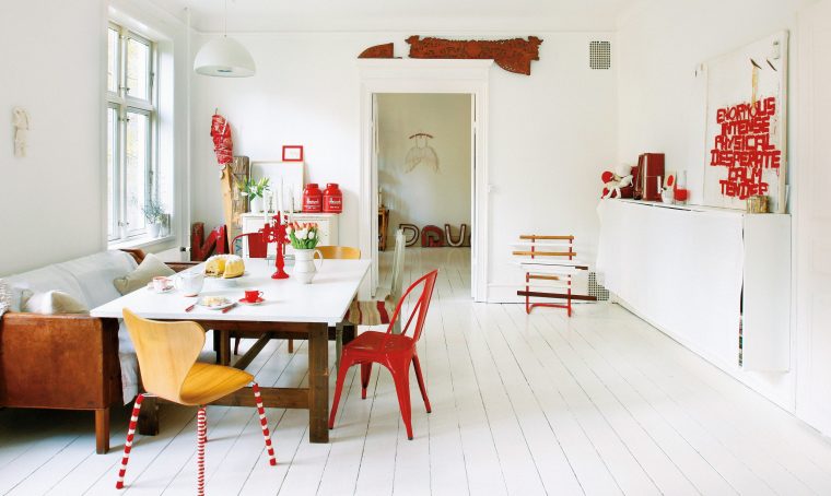 Stile nordico in bianco e rosso