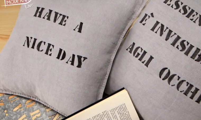 Decorare un cuscino con il lettering