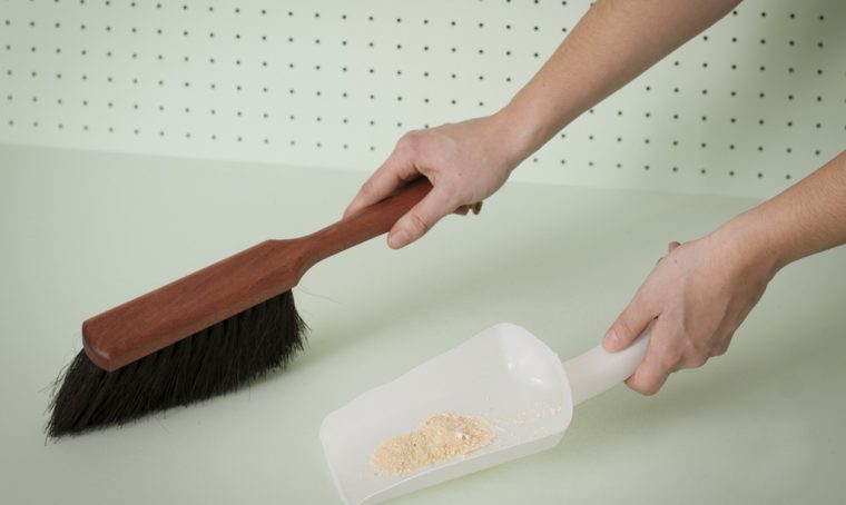 Come creare la paletta raccogli-briciole a costo zero! 