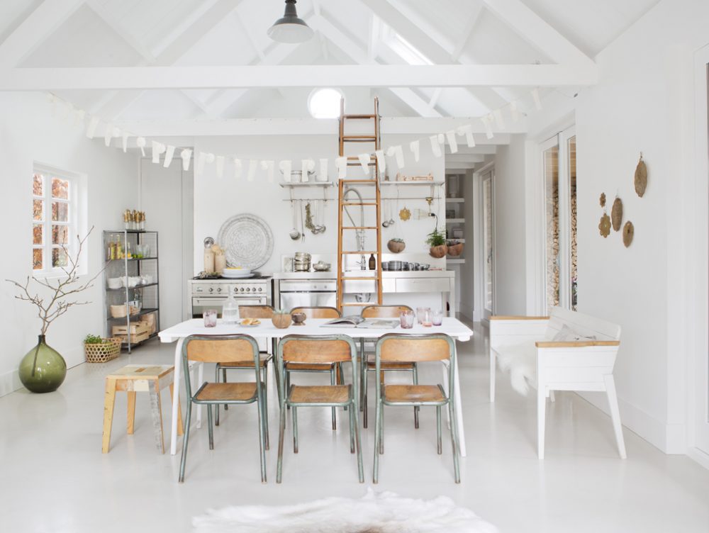 Stile etnico e nordico in tanto bianco
