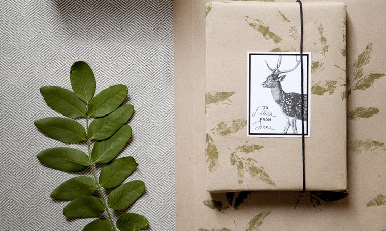 Carta da regalo dipinta a mano