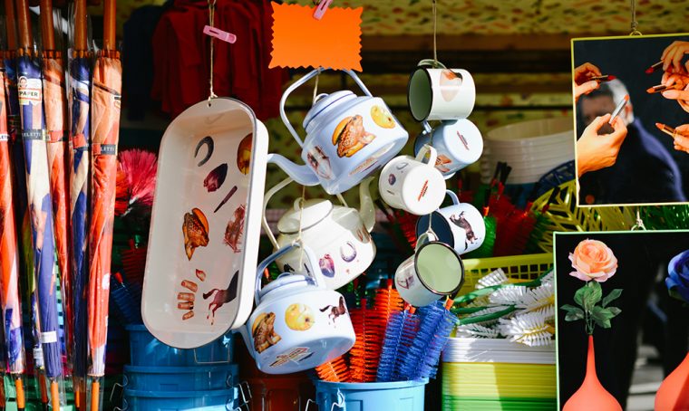 Venditori ambulanti per Seletti, a Pitti Uomo 2016