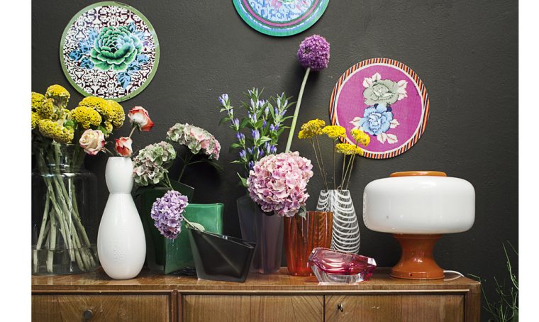 Impara l'arte di disporre i fiori nei vasi
