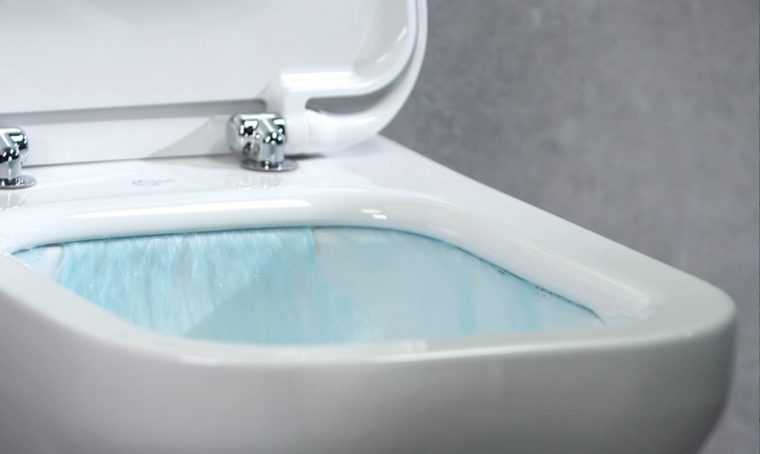 Pulizie facili con AquaBlade®, il sistema ‘senza brida’ che igienizza il tuo wc
