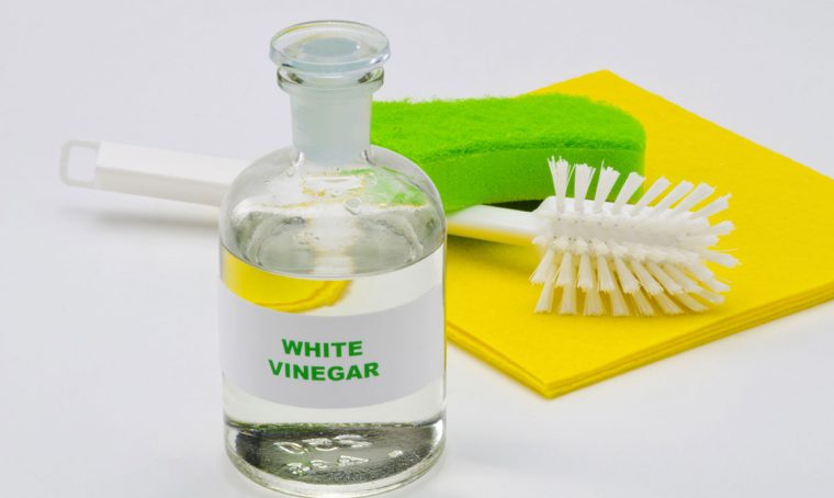 Usi alternativi dell'aceto bianco in casa