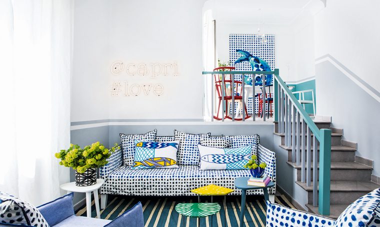 La casa di vacanza si rinnova nei colori del mare