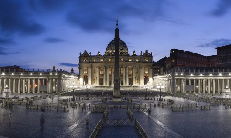 Osram illumina piazza San Pietro