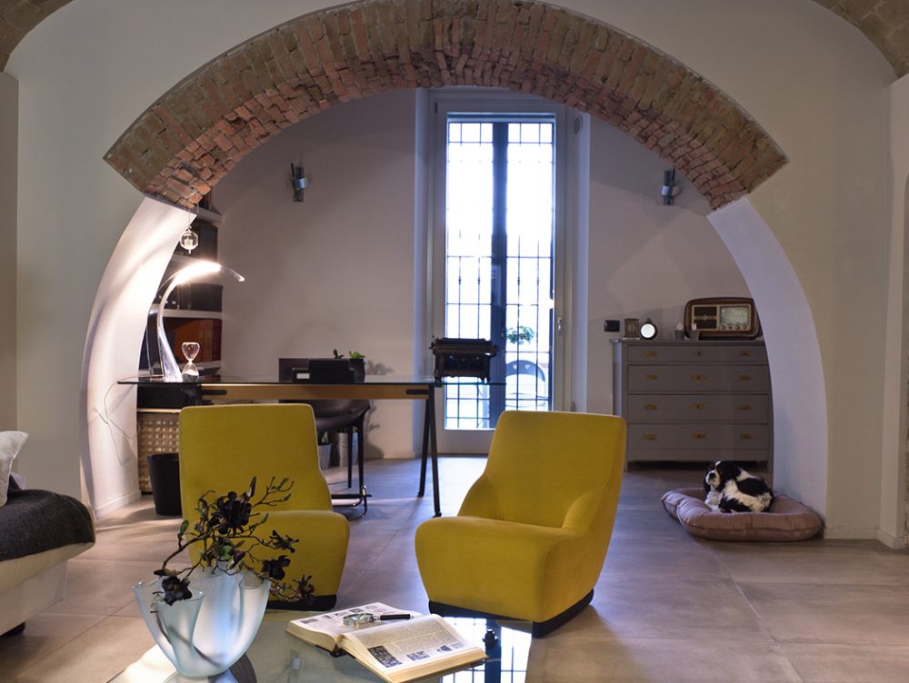 Un ristorante diventa appartamento, con muri di pietra