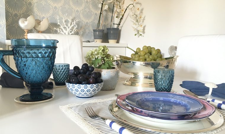 Relooking in bianco con tocchi d'azzurro