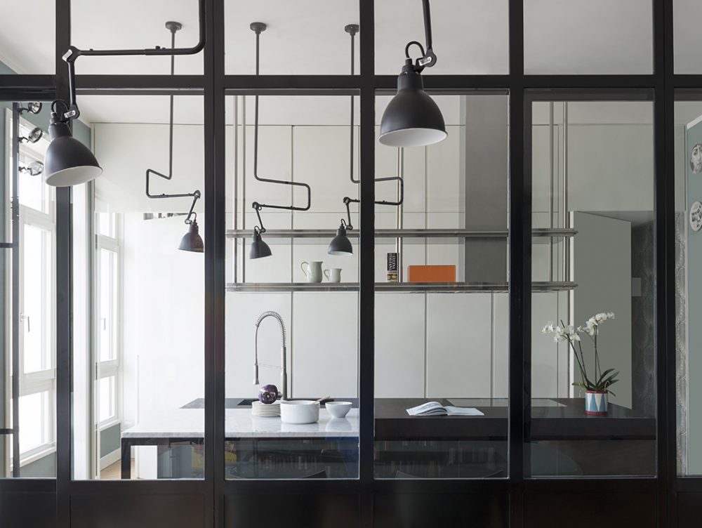 Parete vetrata: la cucina a vista diventa protagonista