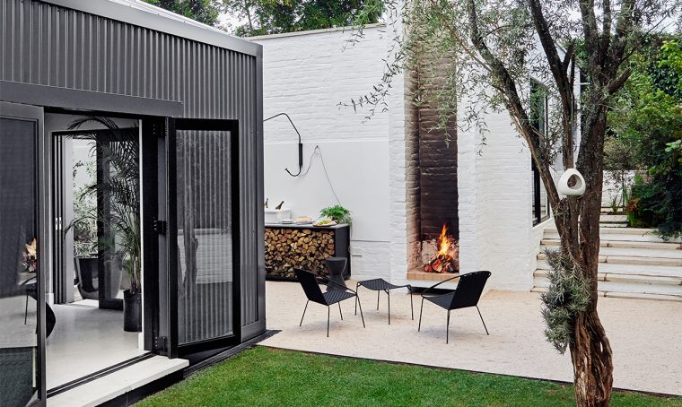 Una casa di design che ‘dialoga’ con il giardino