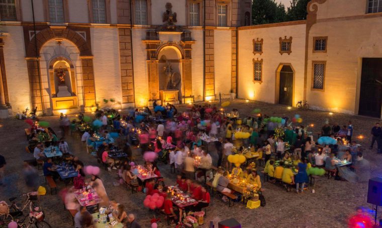 A cena con il colore e la creatività