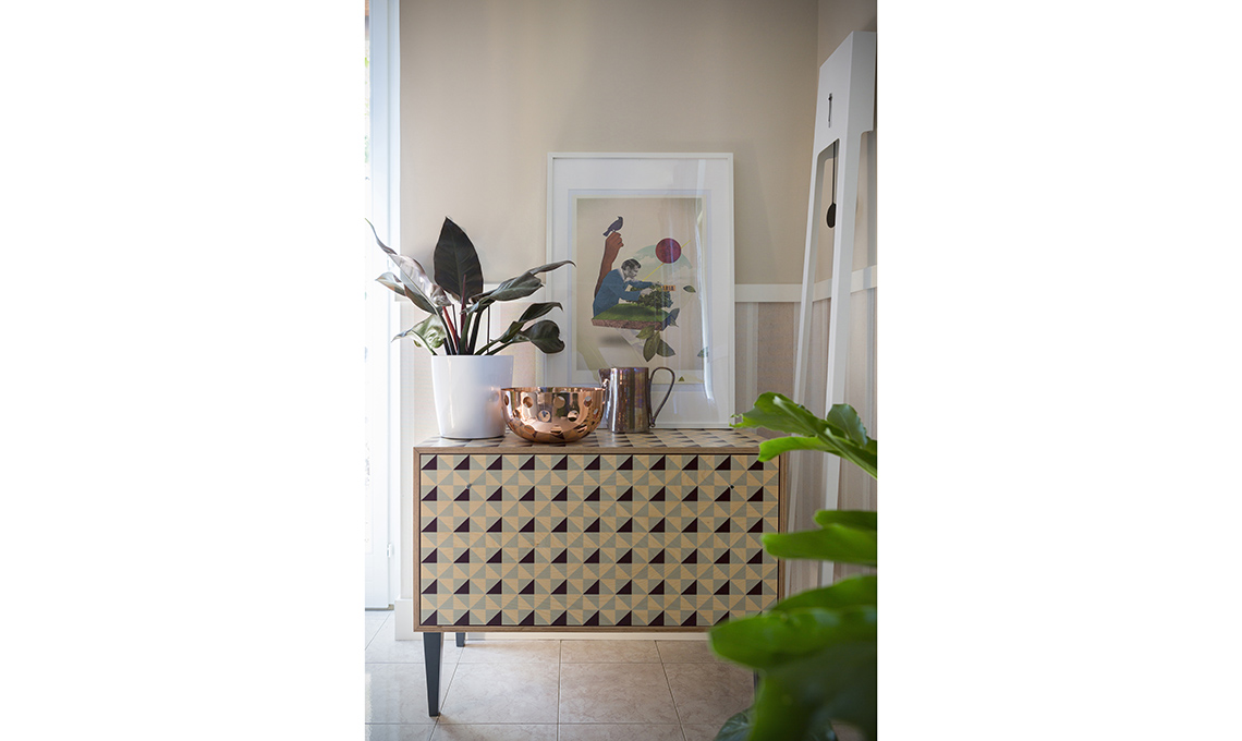 credenza moderna in stile anni 70