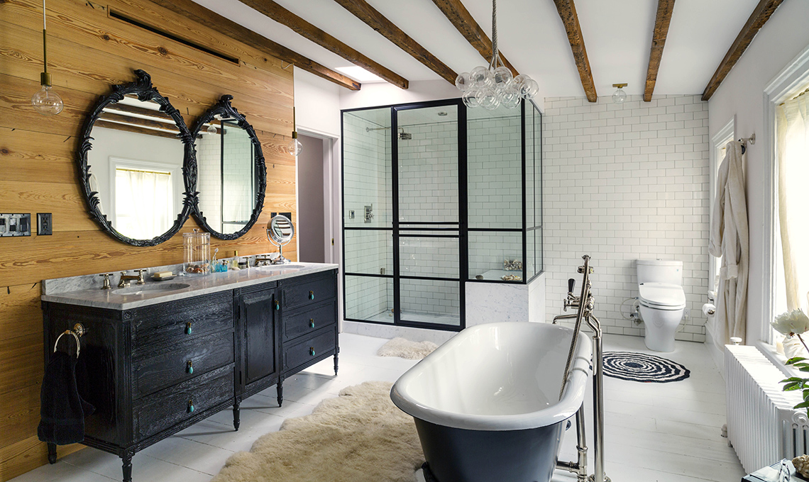 bagno con vasca con piedini