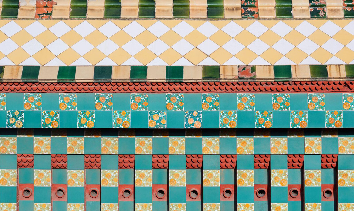 Dettagli geometrici di Casa Vincens di Antoni Gaudí a Barcellona