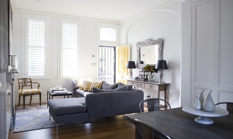 Arredare in stile classico con tocchi di giallo