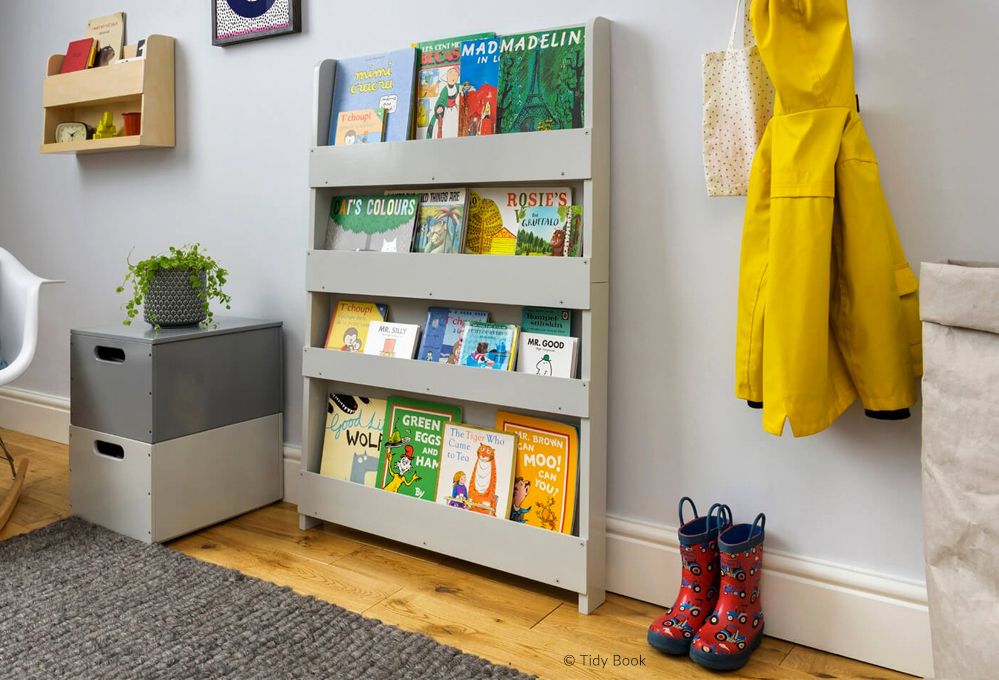 Librerie e tappeti per arredare la cameretta