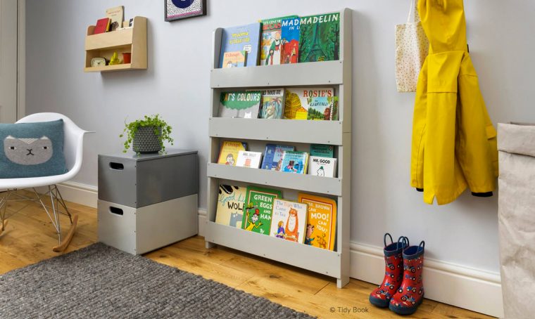 Librerie e tappeti per arredare la cameretta