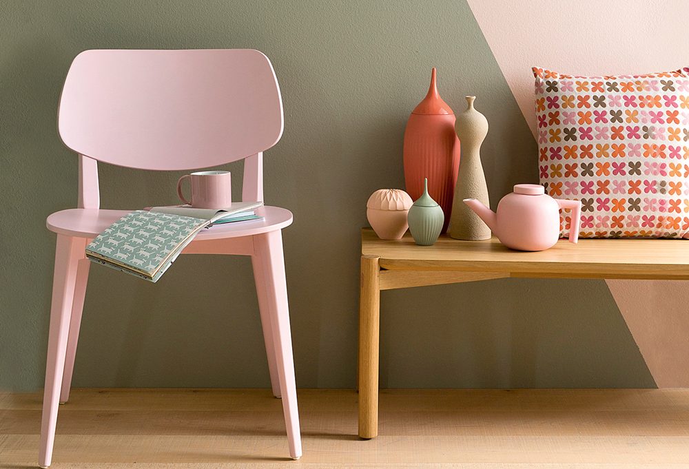 Carta da parati: lo stile astratto in verde e rosa