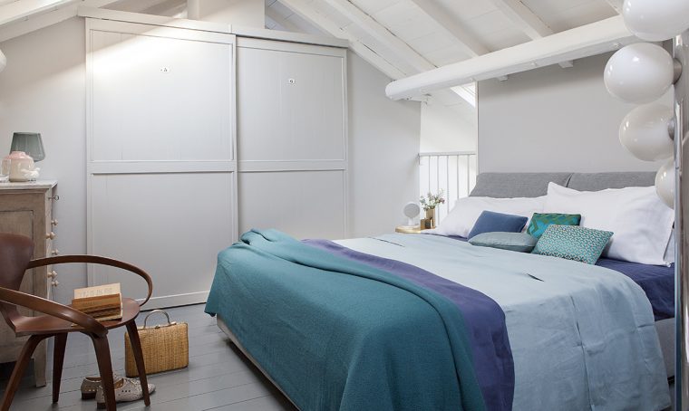Soffitto a travi: dal legno scuro al bianco