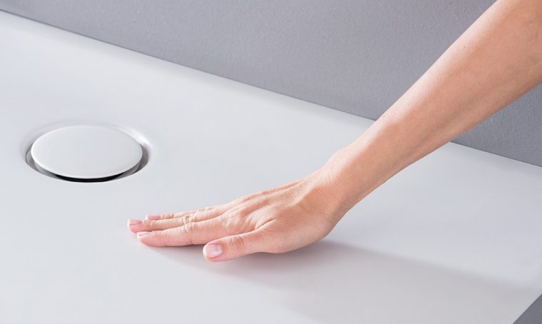 Geberit: nuova doccia dal design moderno. Bianca come il latte, morbida come la seta