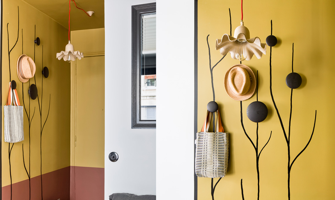 Sperimenta soluzioni creative, per rendere gli accessori appesi al muro veri protagonisti dell'ambiente [foto Tripod Agency]