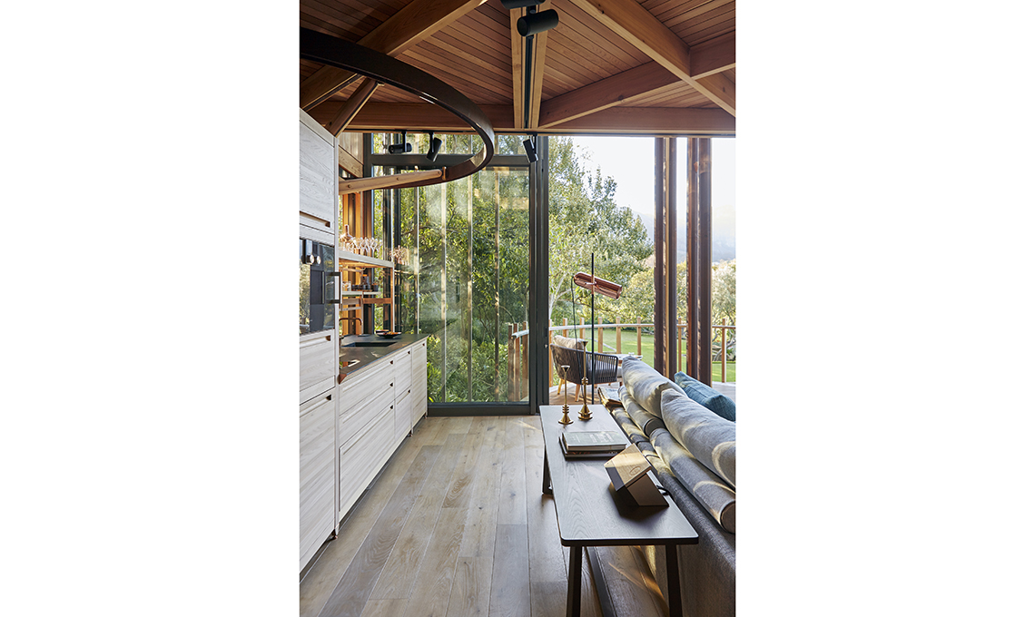 cucina a vista su soggiorno