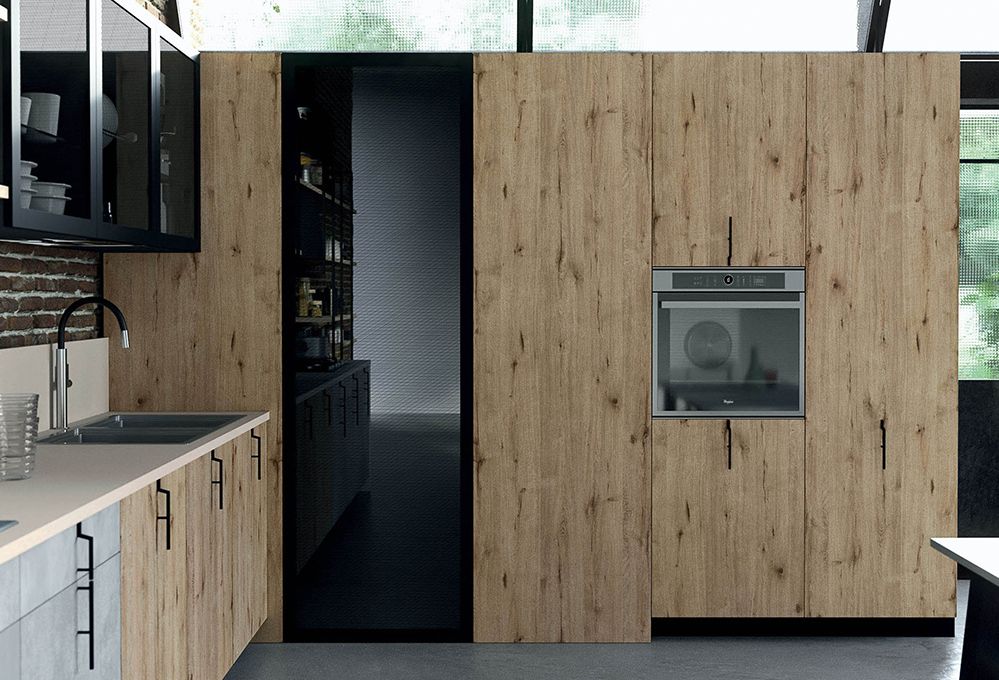 La ‘cabina armadio’ che sfrutta l’angolo in cucina