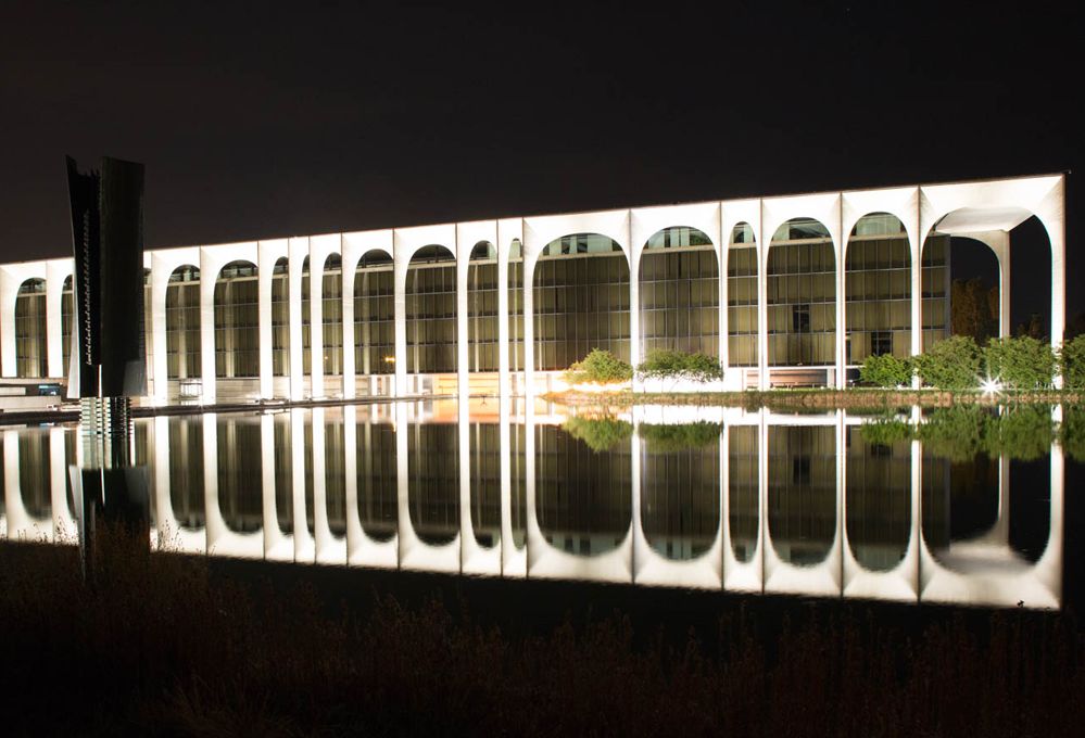 La nuova illuminazione di palazzo Mondadori