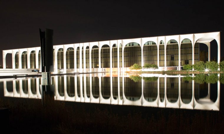 La nuova illuminazione di palazzo Mondadori