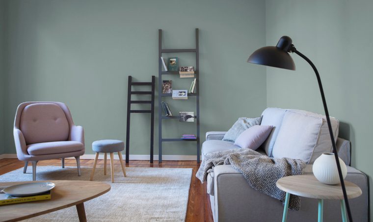 Un appartamento in affitto trasformato con il colore e soluzioni fai-da-te