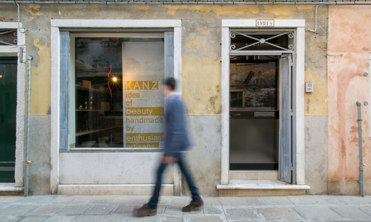 Uno studio / laboratorio con vetrina nel cuore di Venezia