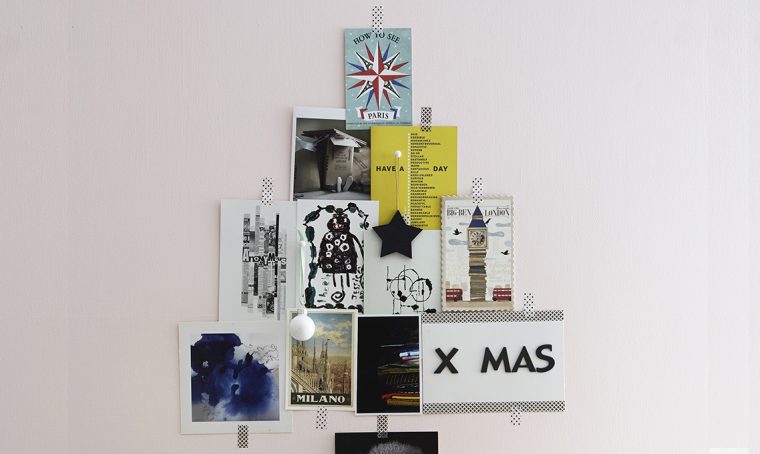 Albero di Natale fai-da-te fatto con cartoline e fotografie