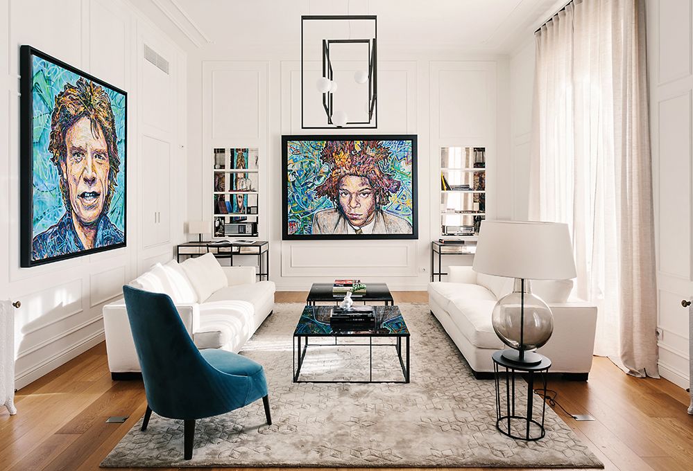 Una casa in bianco e nero tra classico e contemporaneo