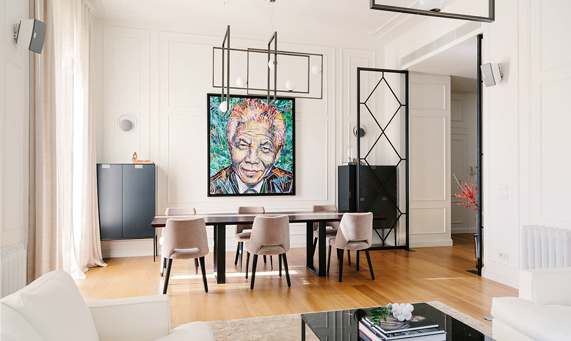 casa in bianco e nero tra classico e contemporaneo