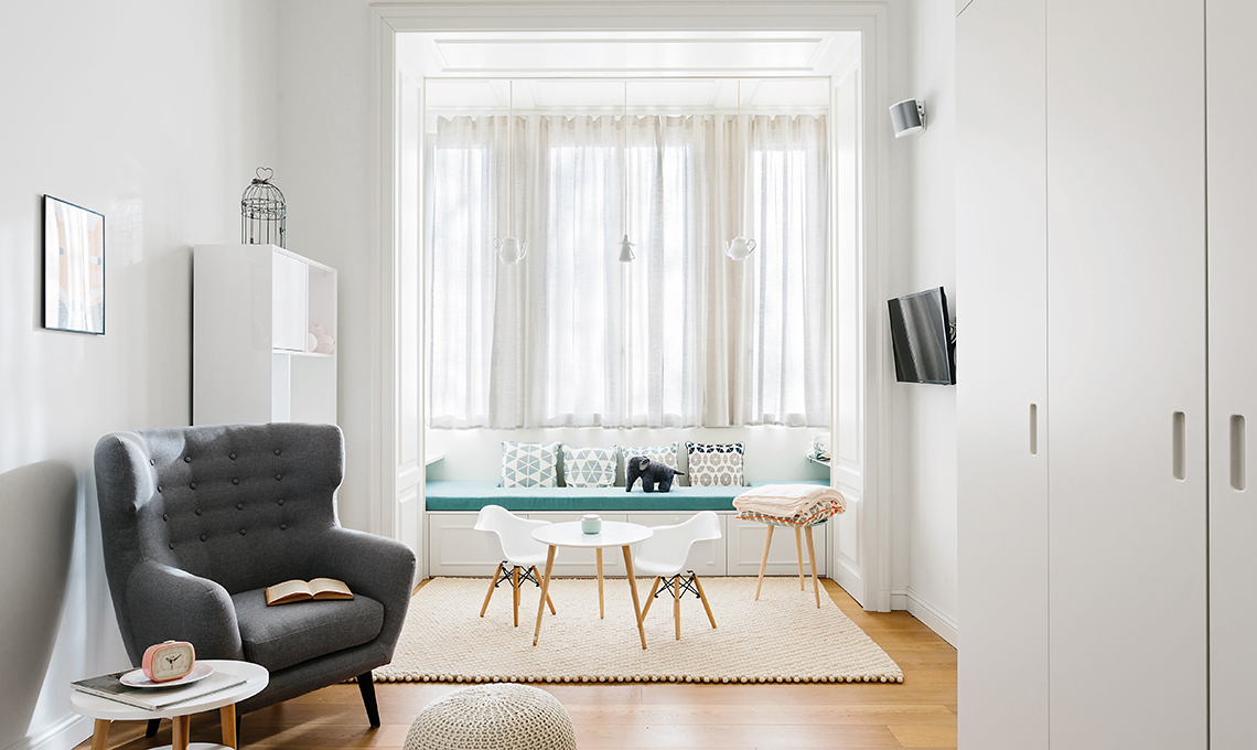 casa in bianco e nero tra classico e contemporaneo