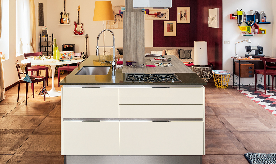 cucina a vista sul living
