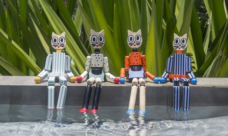 Visitors: le marionette in legno dipinto di Marni che fanno beneficenza