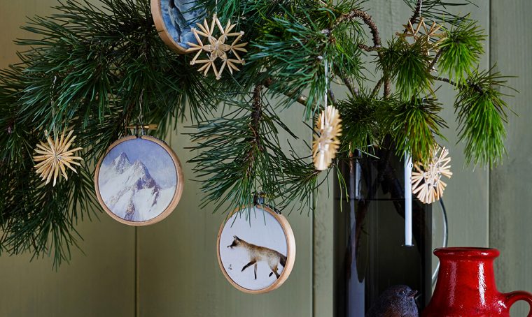 I mini telai da ricamo diventano decorazioni per l’albero di Natale