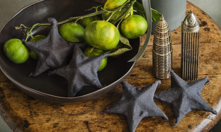 Decorazioni di Natale fai-da-te: le stelle di tessuto
