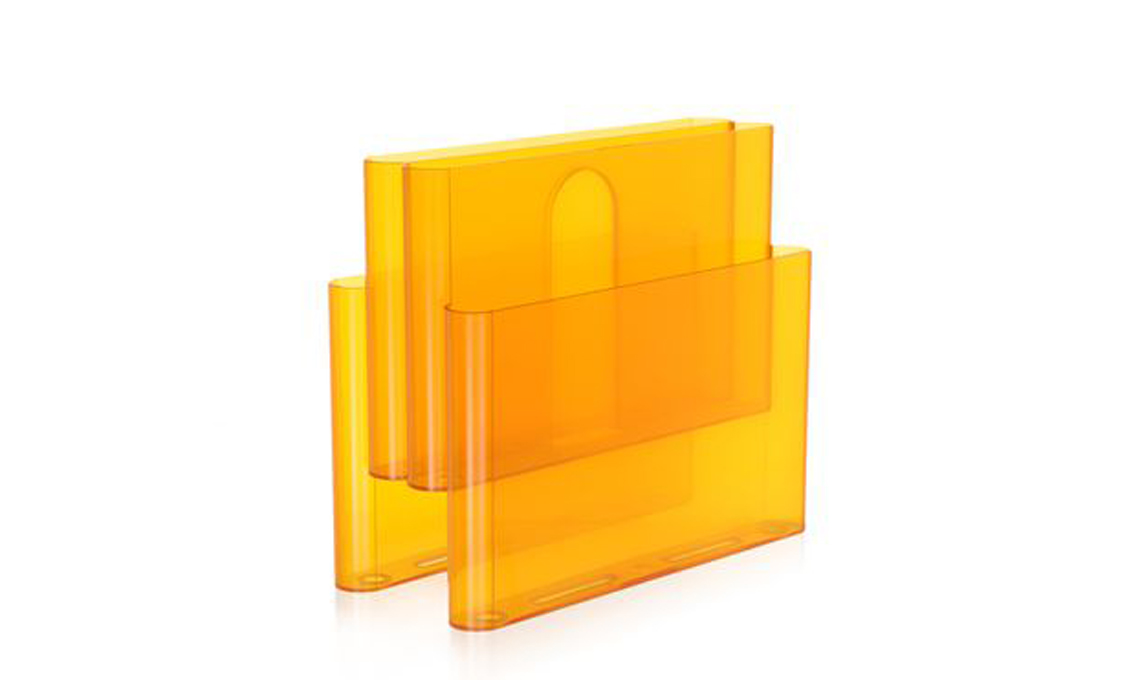 portariviste di Kartell, design Giotto Stoppino