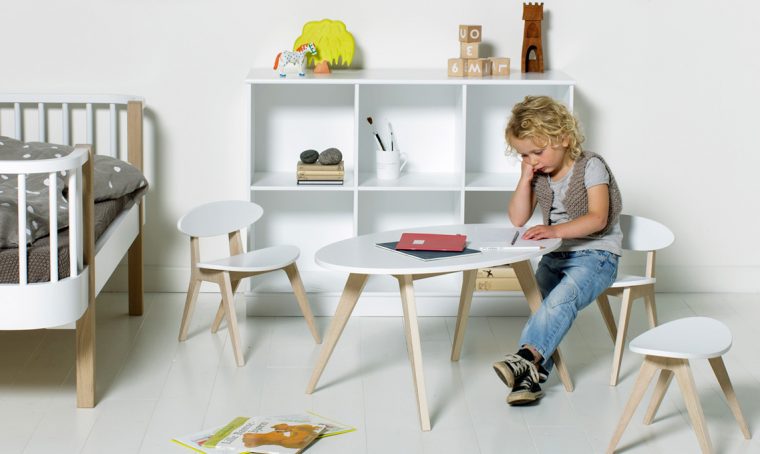 Tavoli e sedie per l’angolo creativo in cameretta