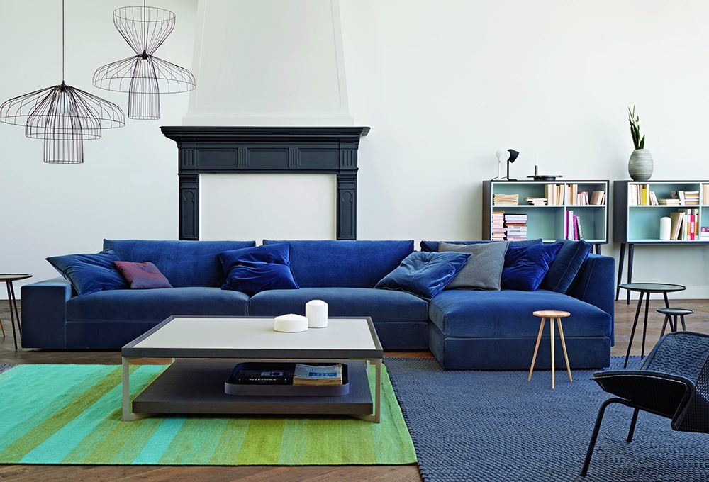Divani, poltrone, lampade e tavolini: 25 accessori di design per la casa