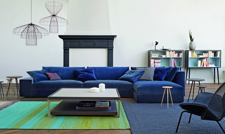 Divani, poltrone, lampade e tavolini: 25 accessori di design per la casa