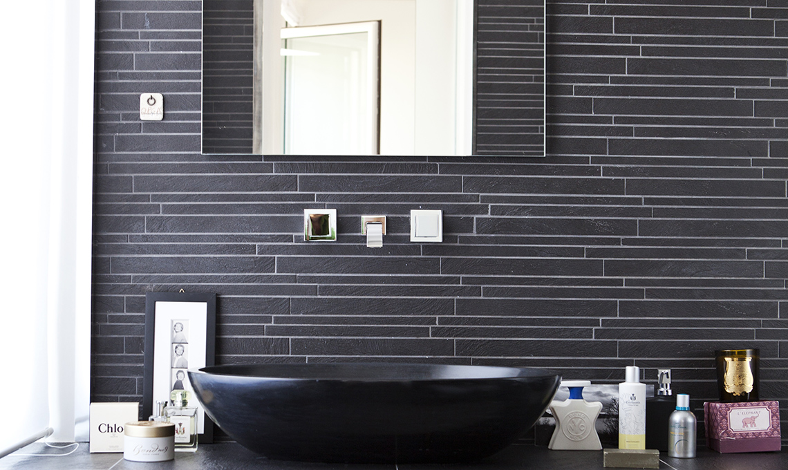 piastrelle nere per il bagno