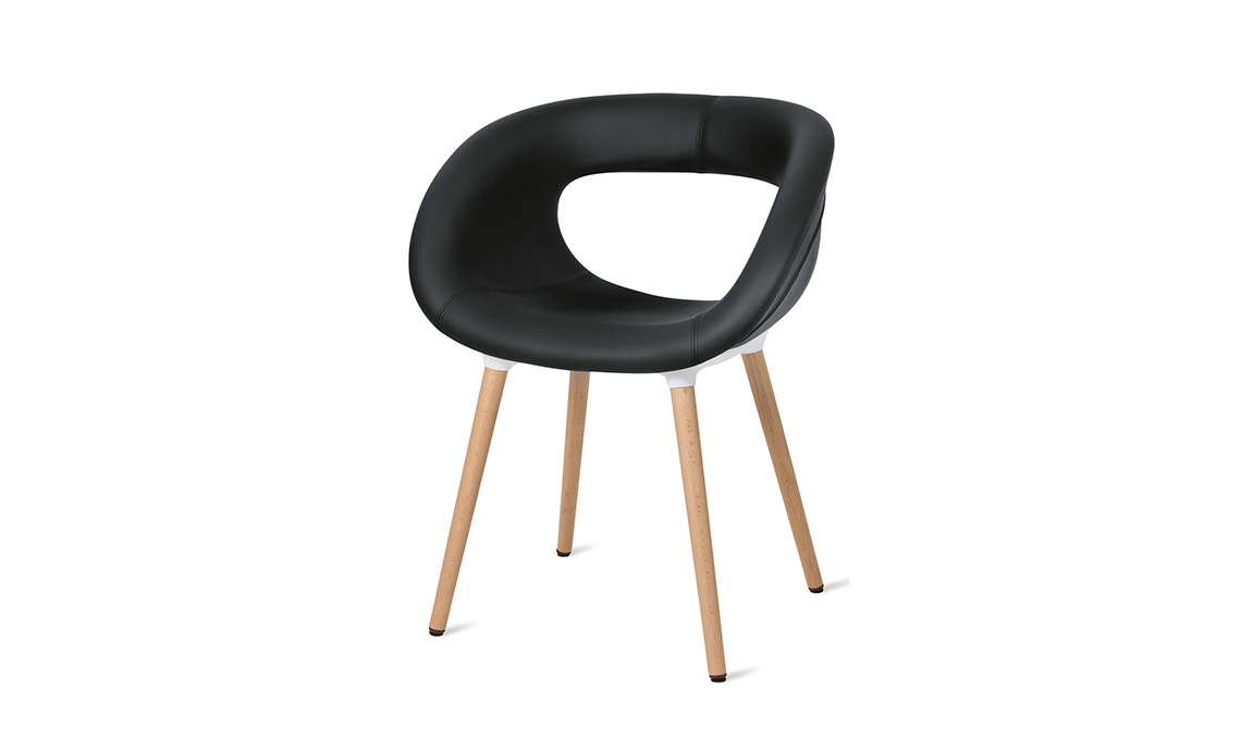 sedia nera e legno
