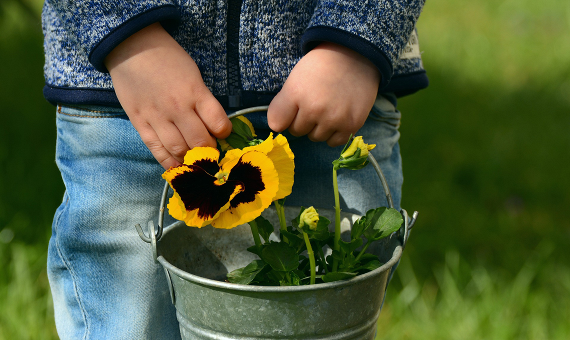 bambini giardinieri