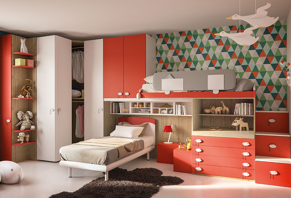 La cabina armadio nell’angolo ‘regala’ spazio alla cameretta