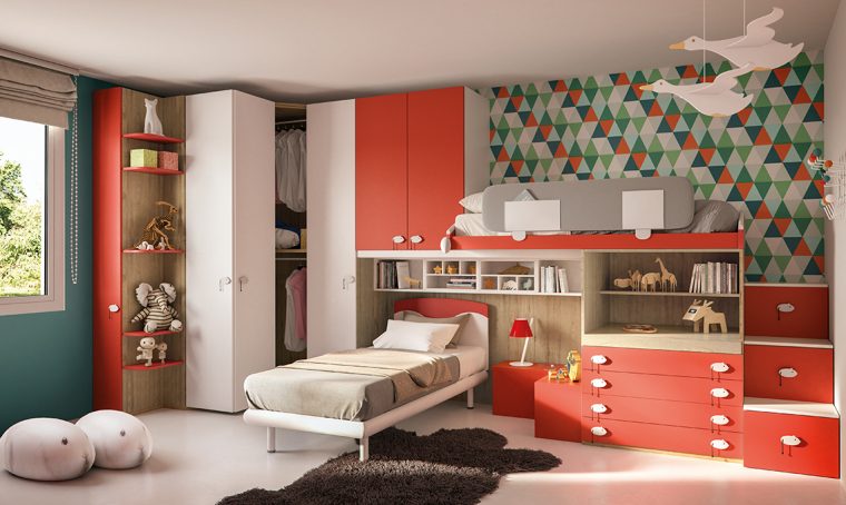 La cabina armadio nell’angolo ‘regala’ spazio alla cameretta