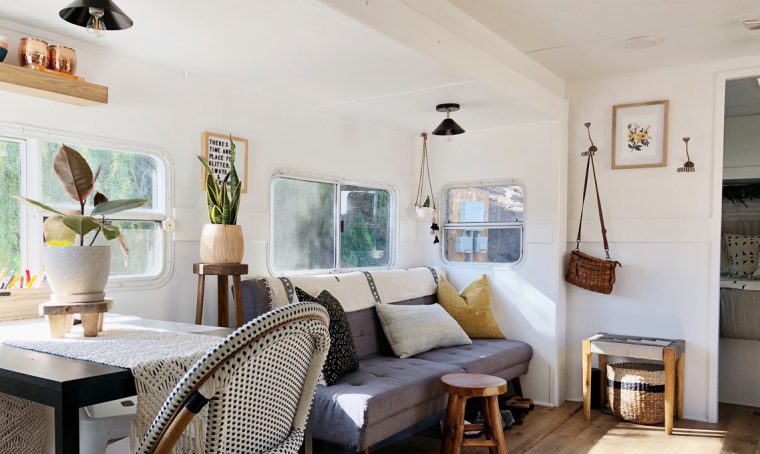 Mini casa in una roulotte